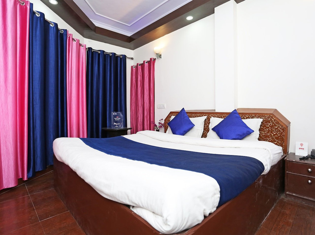 OYO 27838 R L Palace Hotel主图