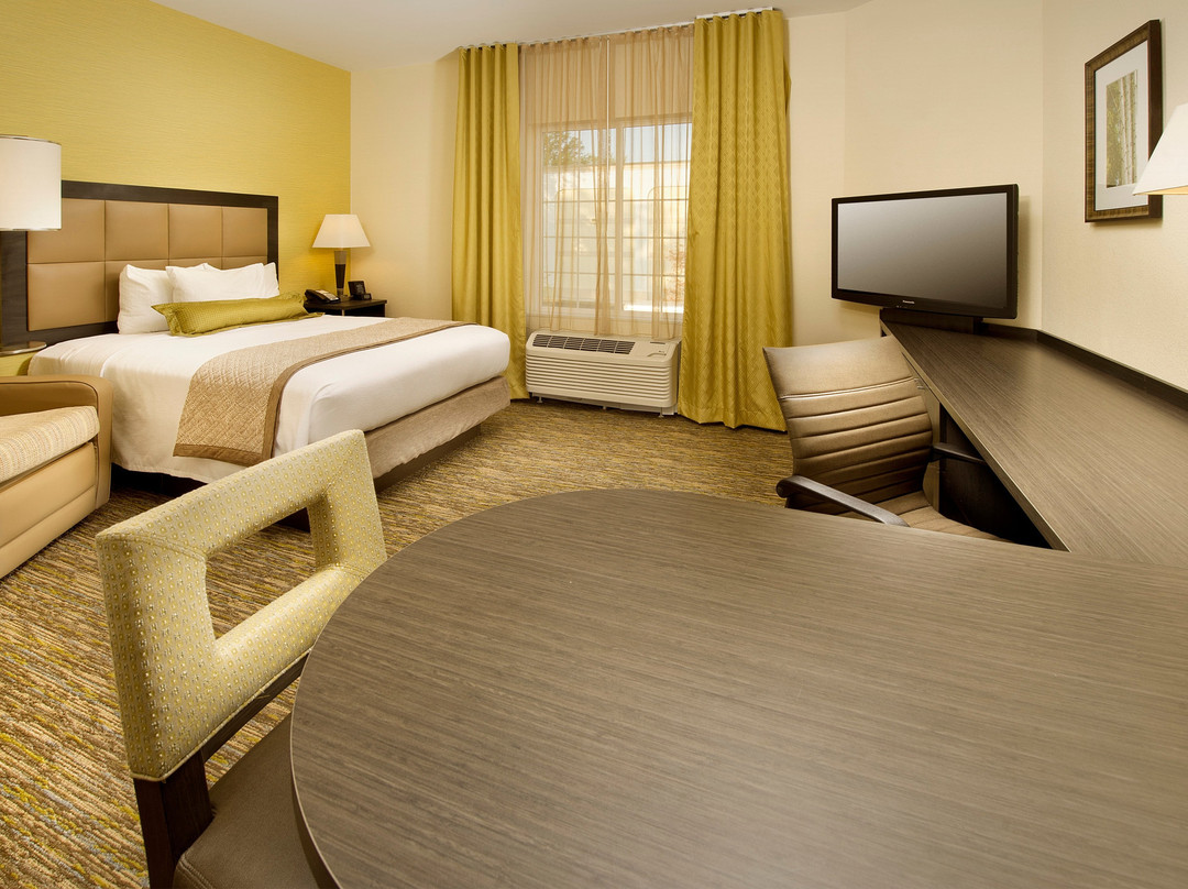 Candlewood Suites 亚历山大西北主图