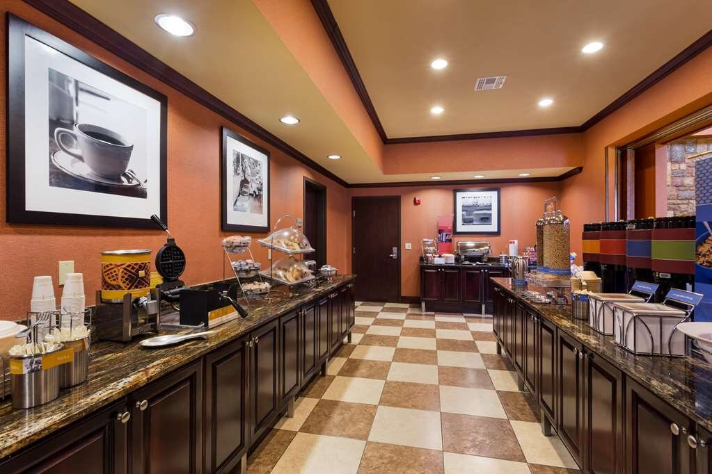 Hampton Inn & Suites Mission主图