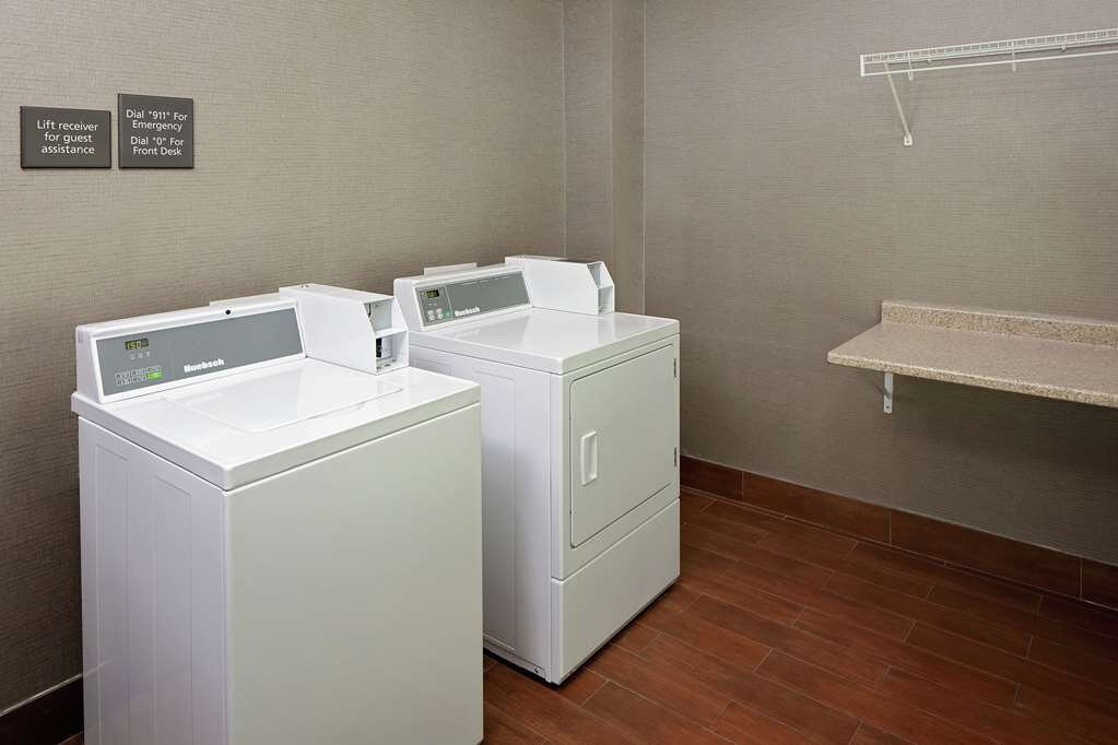 Hampton Inn & Suites Denton主图