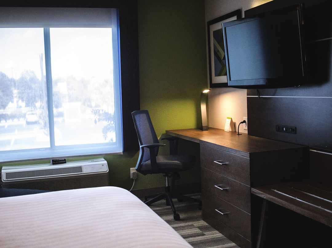 Holiday Inn Express & Suites Columbia-I-26 @ Harbison Blvd by IHG主图