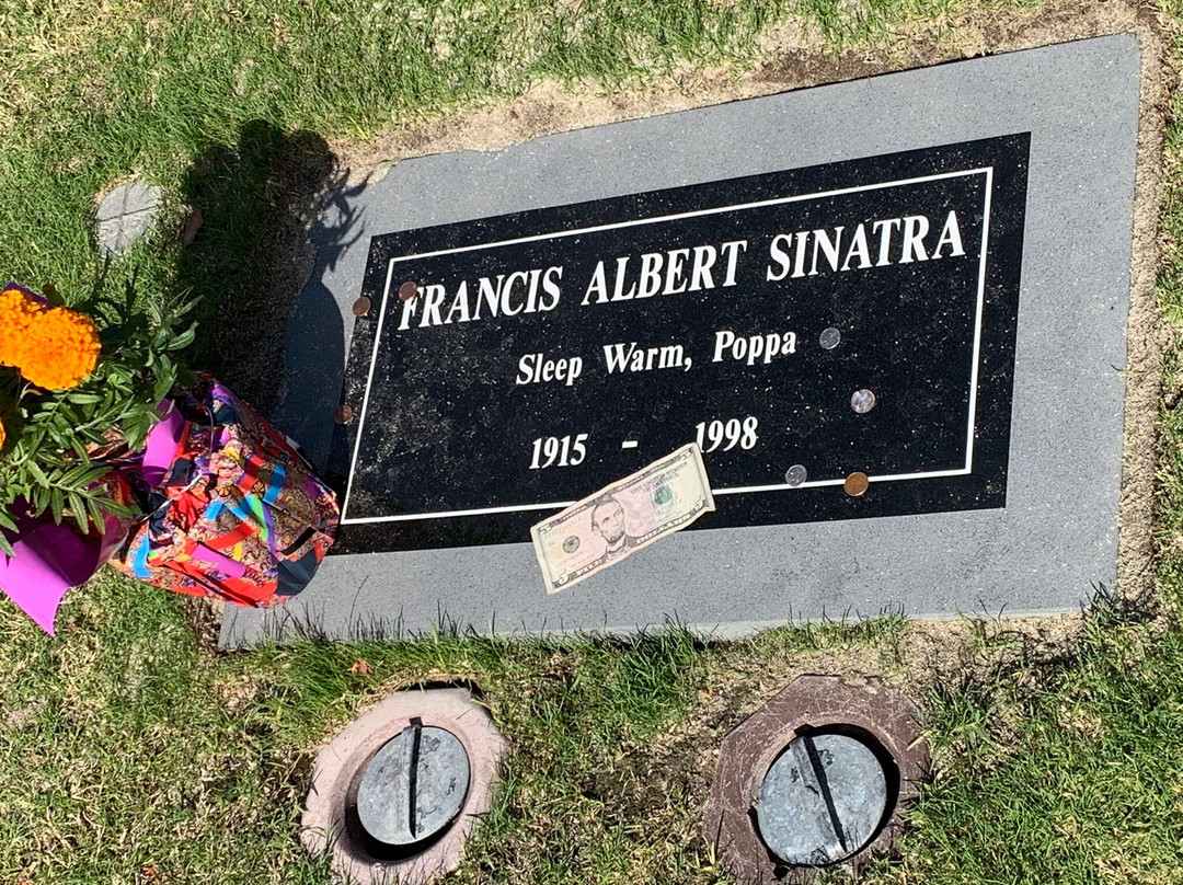Frank Sinatra Gravesite-大教堂城必去景点