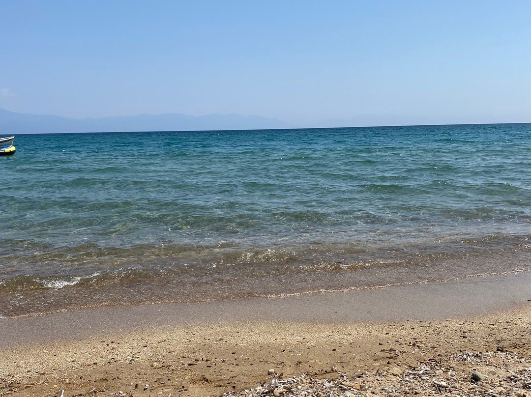 Peroulia Beach-Vounaria必去景点