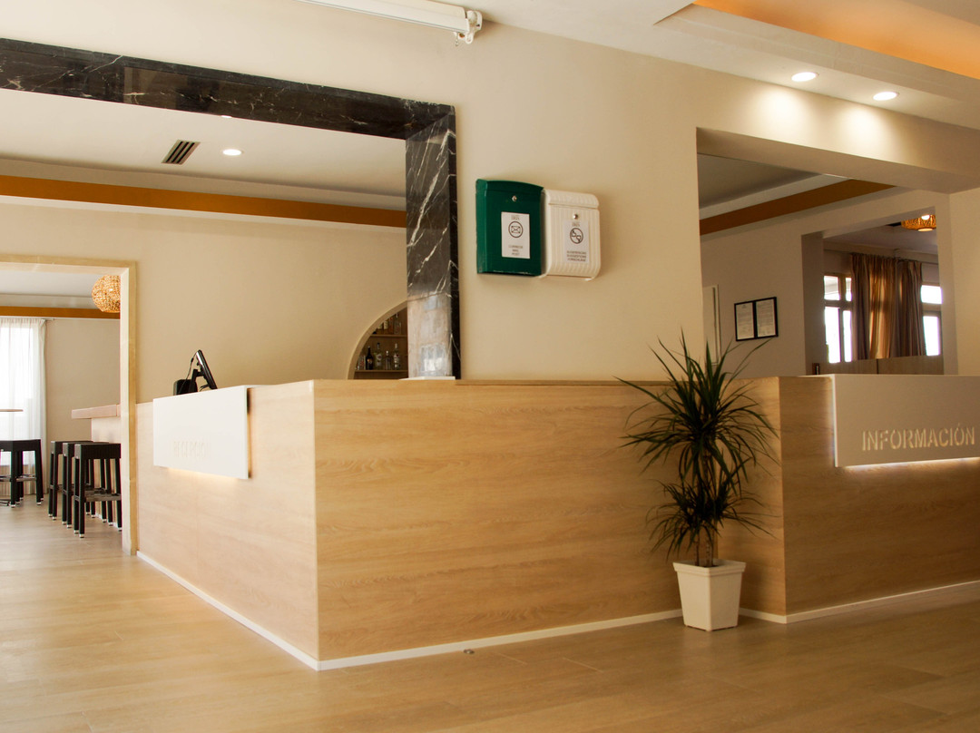 鸢尾花酒店主图