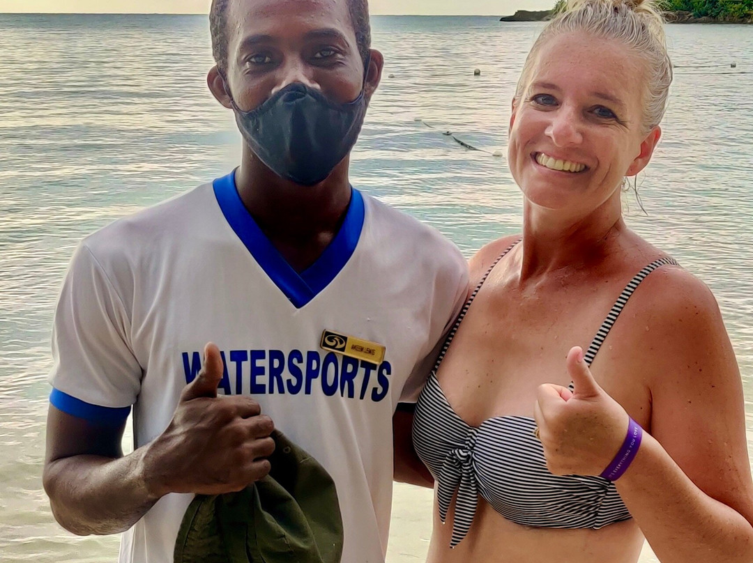 Captain's Watersports-蒙特戈贝必去景点