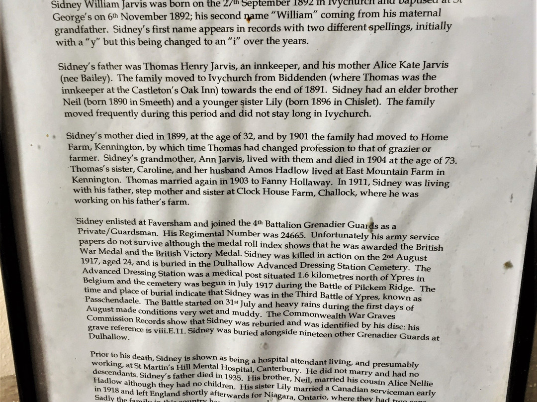 Ivychurch War Memorial景点图片