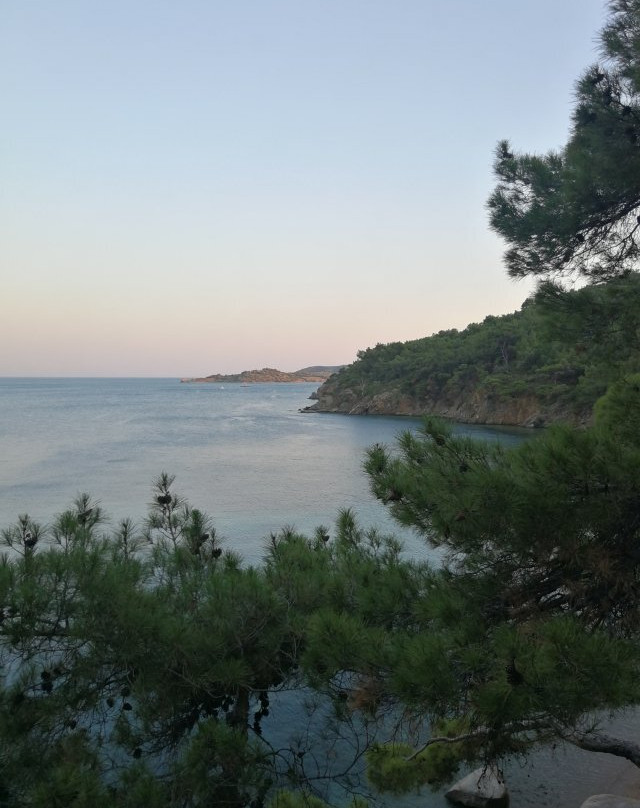 Agios Ermogenis Beach-Charamida必去景点