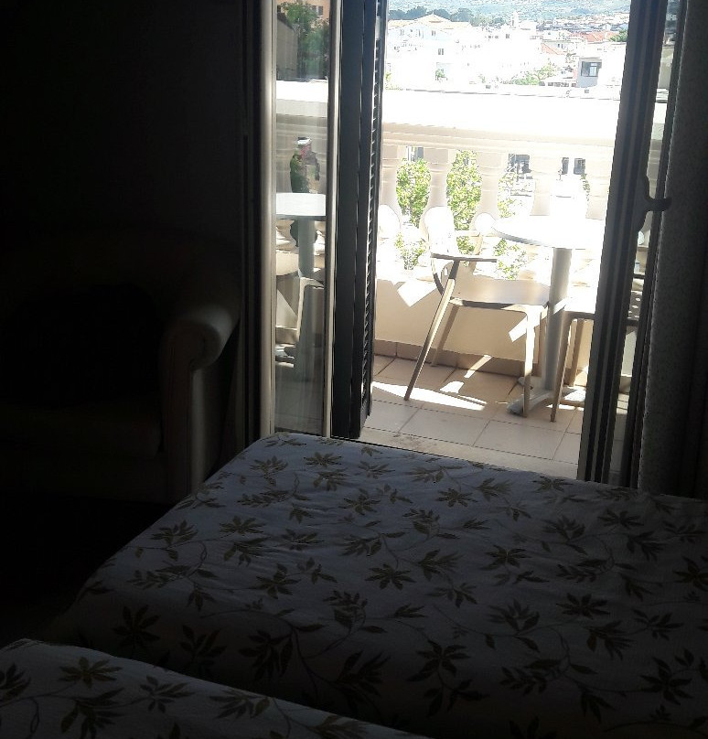 洛里安普莱萨酒店主图