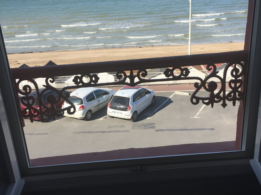 Logis Hôtel Beau Rivage主图