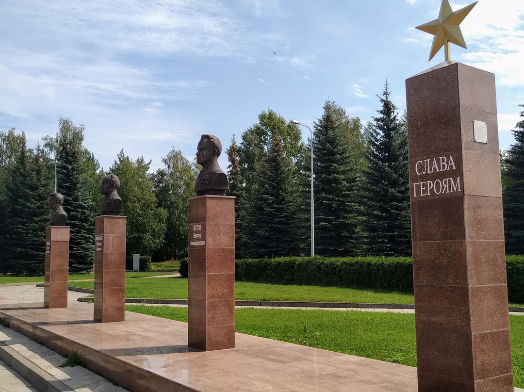 Memorial Ensemble the Soldier's Thinking-Oktyabrsky必去景点