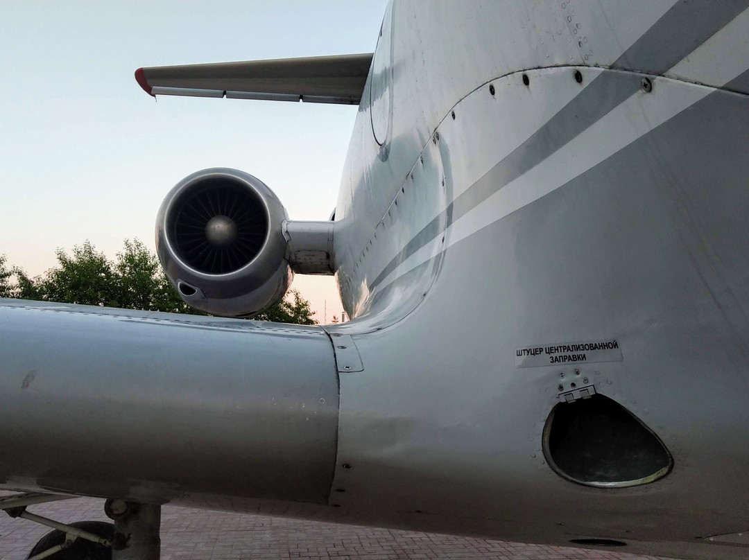 Plane YAK-40 Monument景点图片