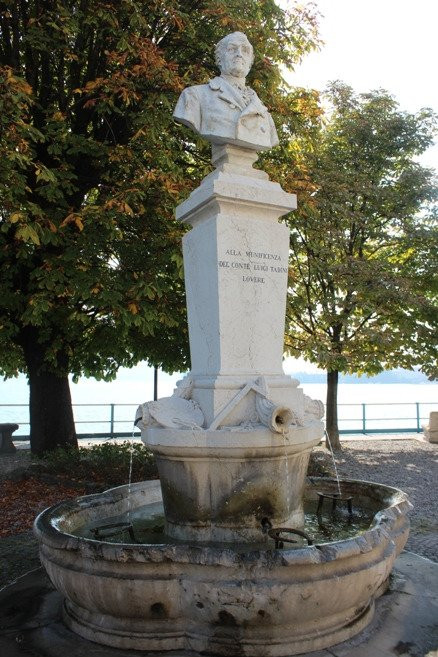 Monumento al Conte Luigi Tadini景点图片