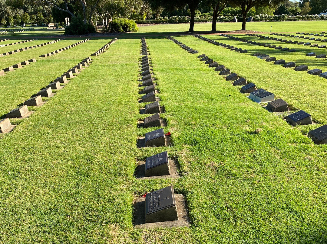 Centennial Park Cemetery景点图片