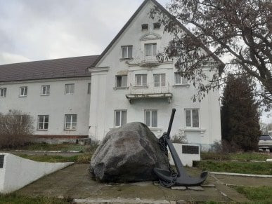 Memorial Rock to Memory of Pillau Heroes景点图片