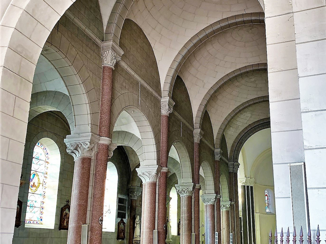 Eglise de Saint Varent-Saint-Varent必去景点