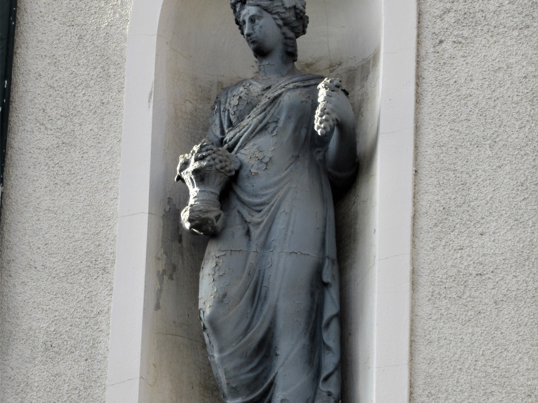 Statue de Femme dans son alcove-Les Lilas必去景点