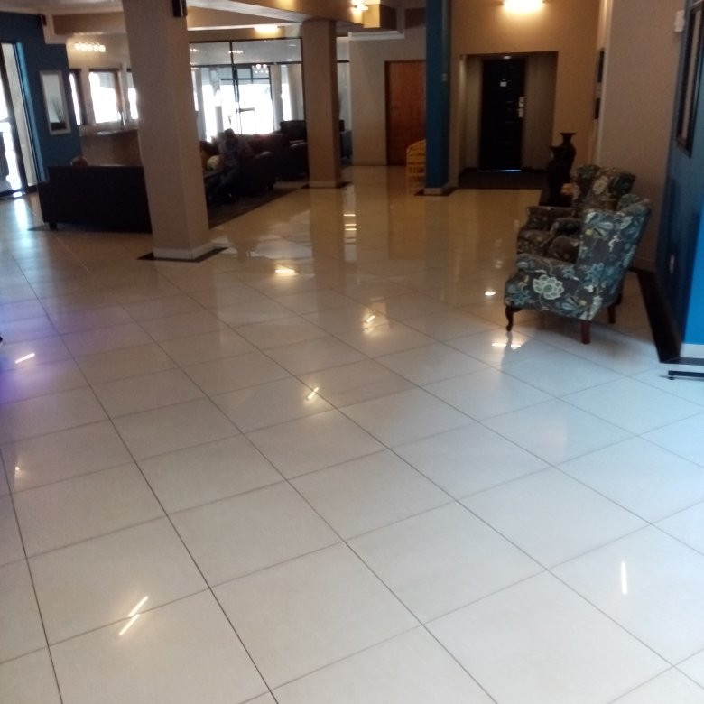 Sierra Square Hotel主图