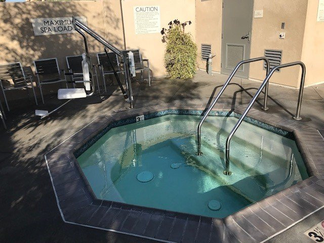 杭亭顿海滩喷泉谷艾雅酒店主图