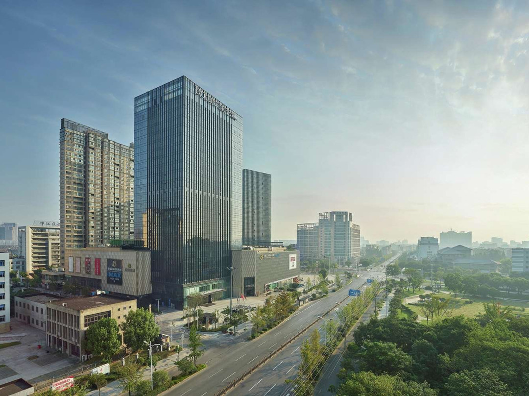 扬州三盛希尔顿逸林酒店主图