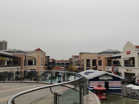 百联奥特莱斯广场-上海市必去景点