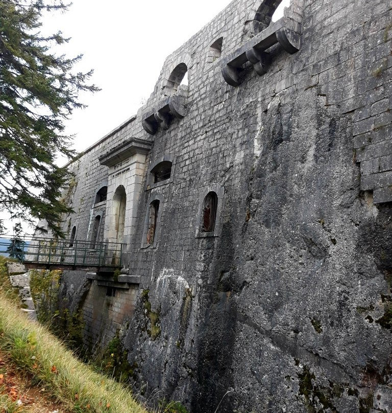 Fort Malher du LArmont Inférieur-La Cluse-et-Mijoux必去景点