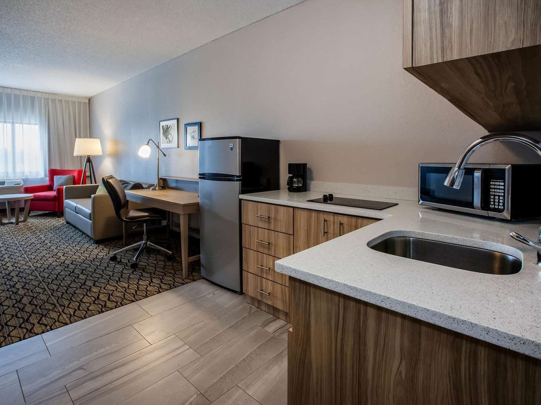 罗切斯特希尔斯戴斯套房酒店主图