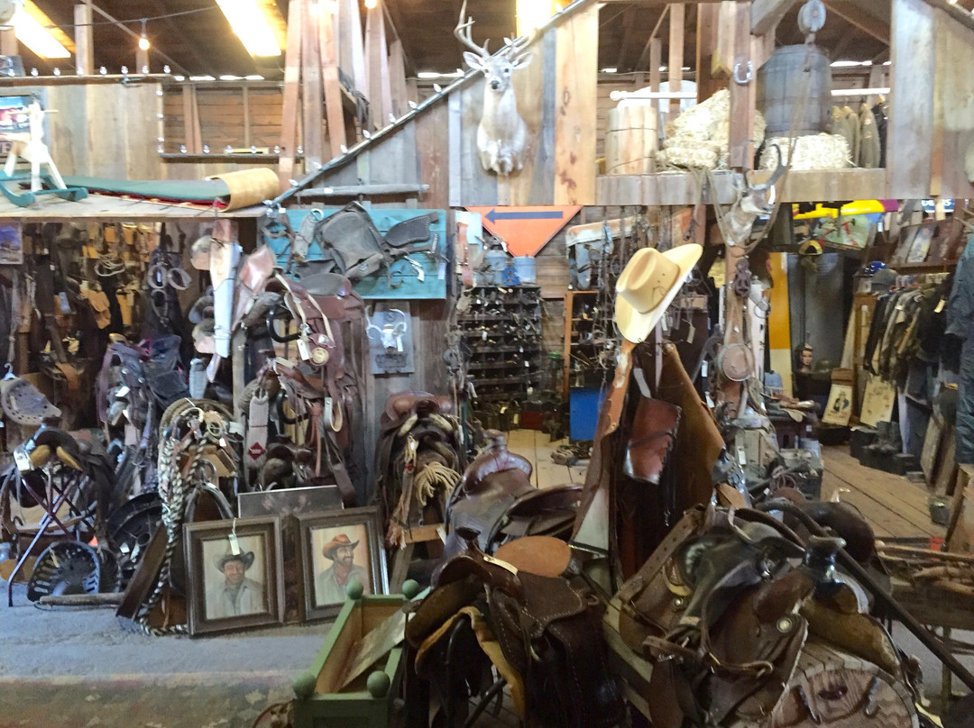 Powell Butte旅游景点-Beyond the Ranch Antiques