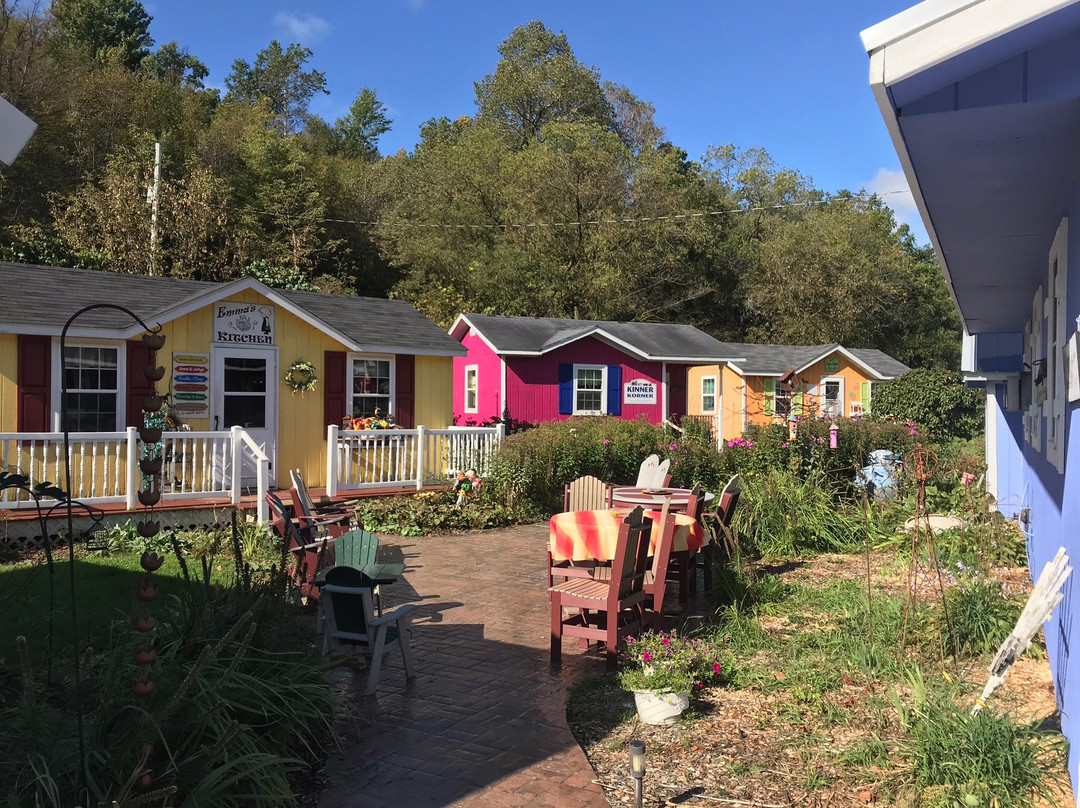 The Village Shops at Down A Country Road景点图片