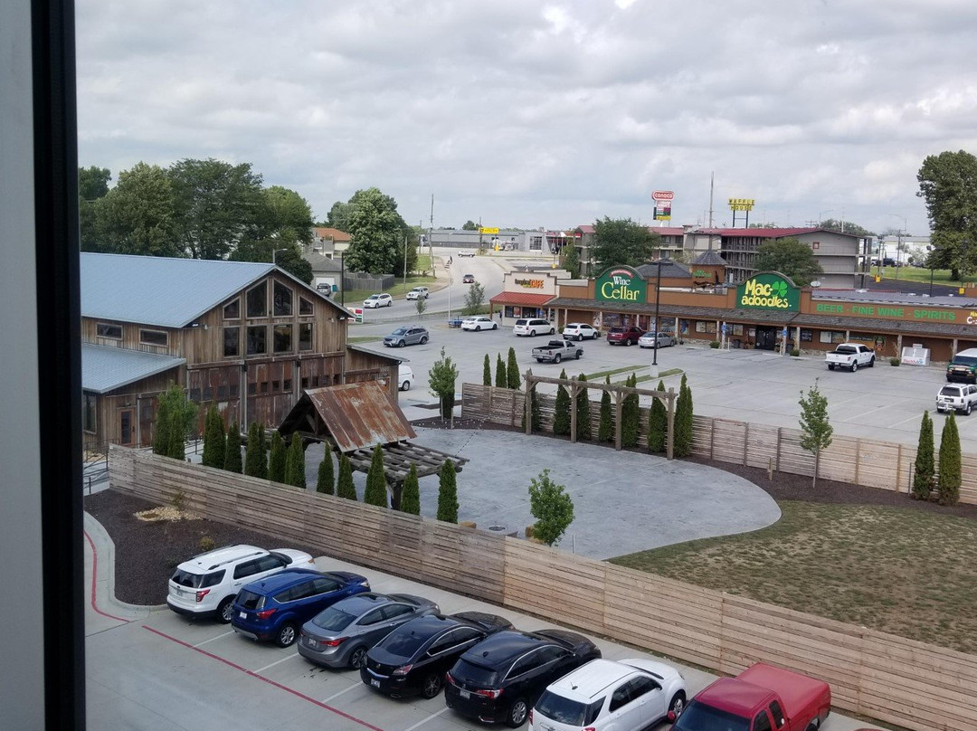 Holiday Inn Express & Suites Springfield North By IHG主图