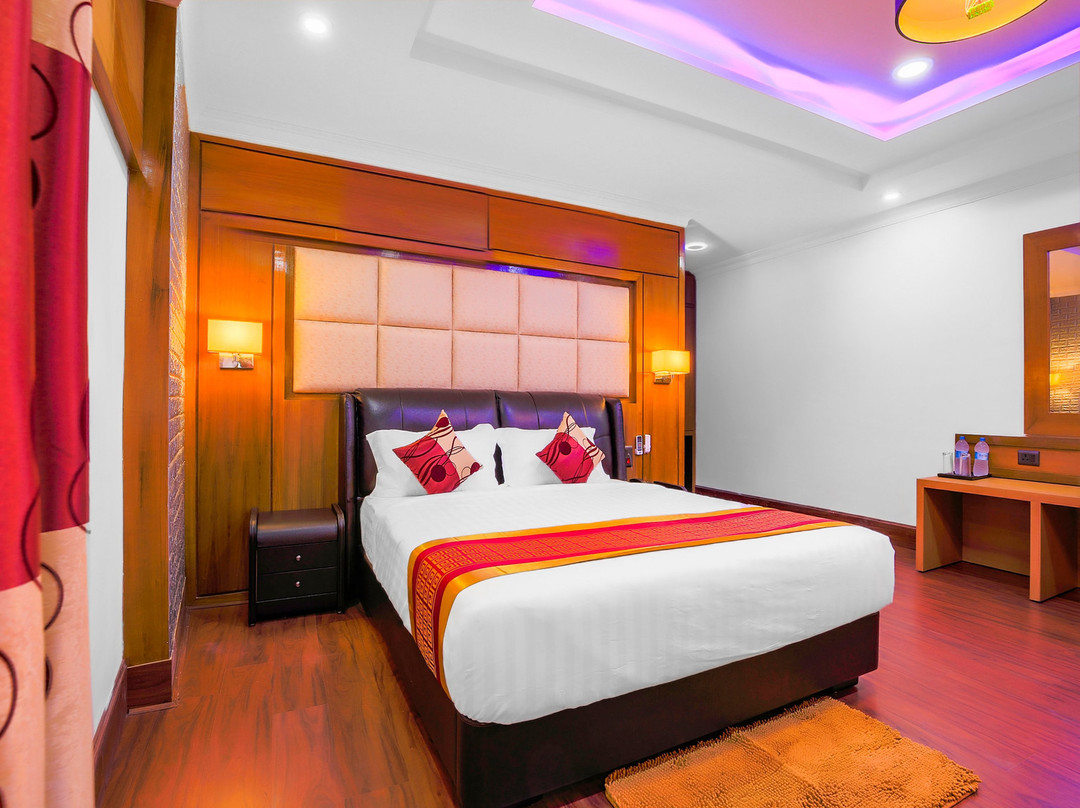 OYO 435 观光客内宫殿酒店主图