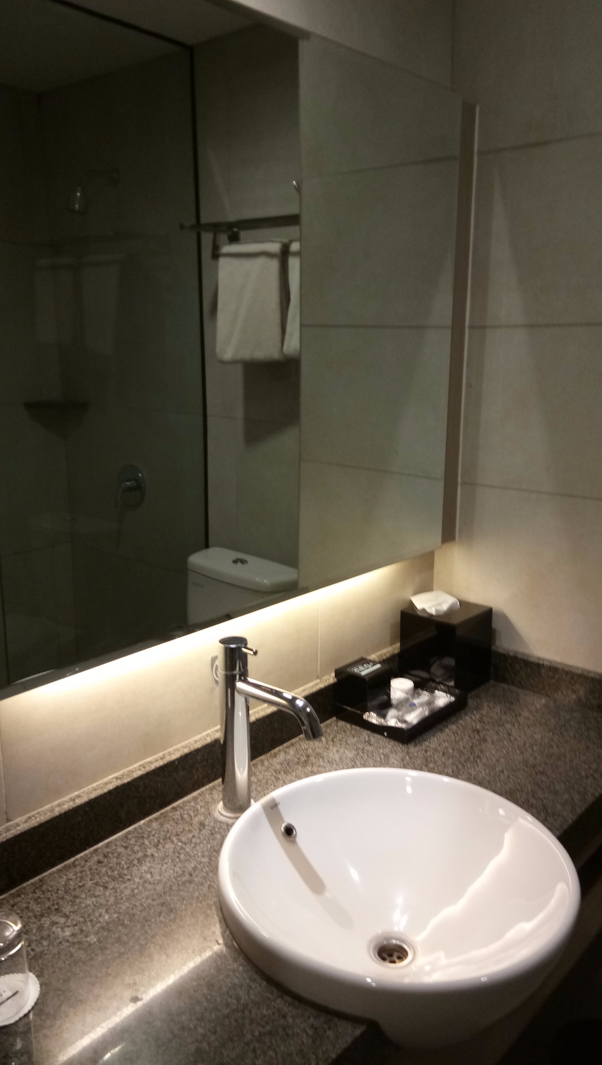 Hotel Neo+ Waru Sidoarjo-浴室