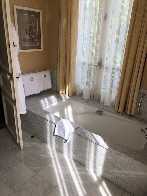 克莱耶尔酒店主图