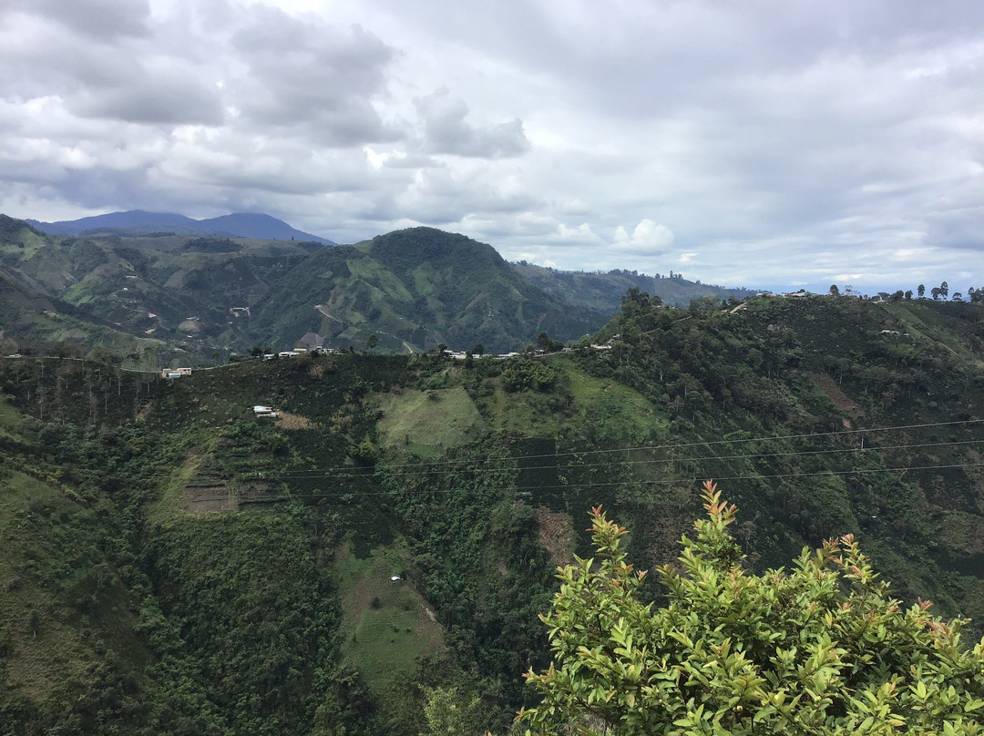 Salto de Bordones-Isnos必去景点