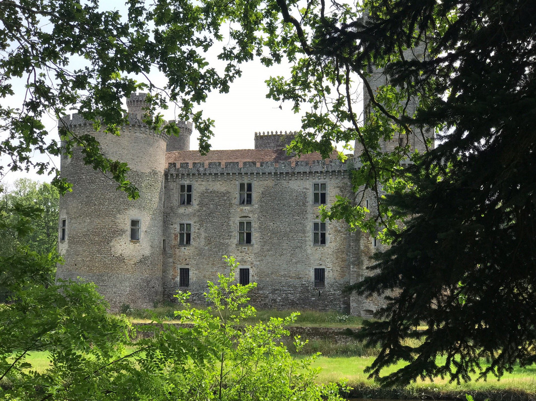 Château de Montbrun景点图片