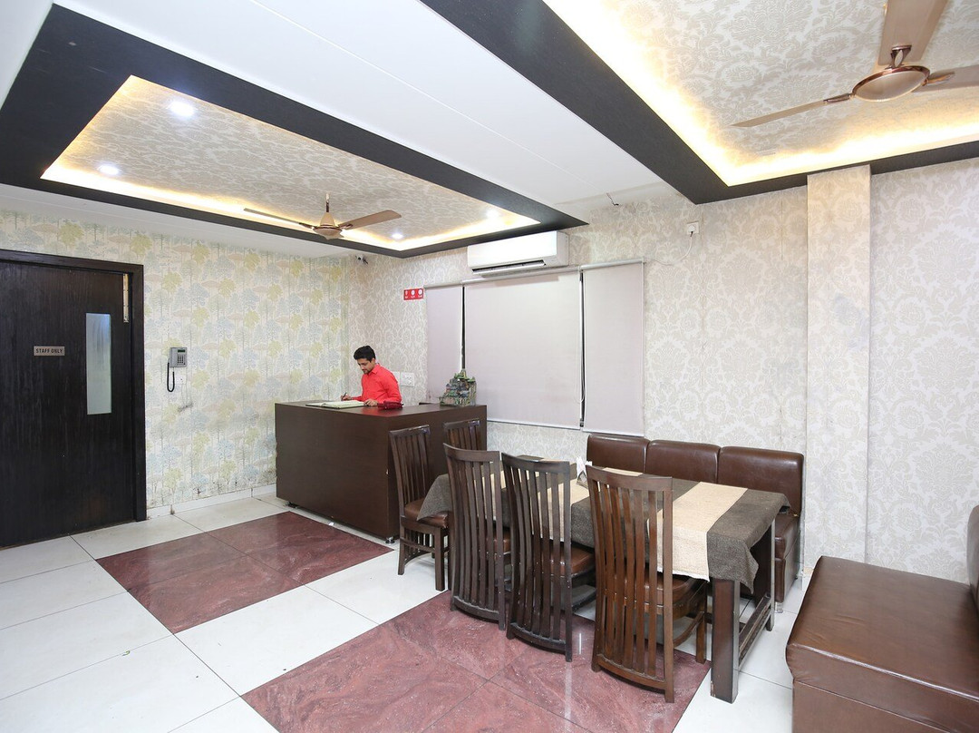 Hotel White City主图