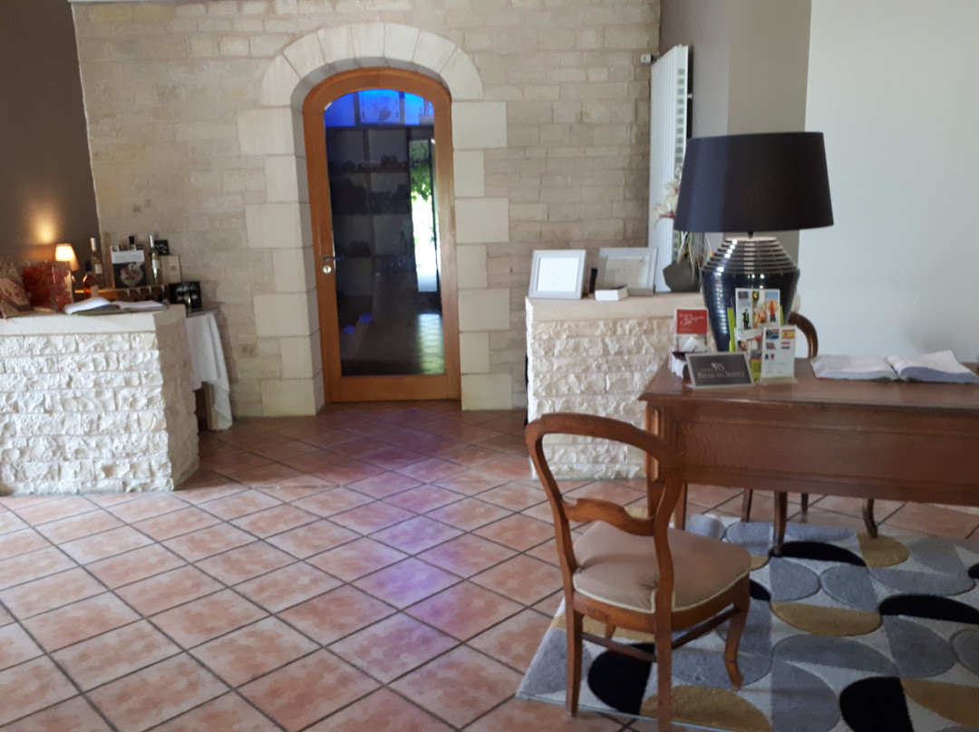 湖花园酒店主图