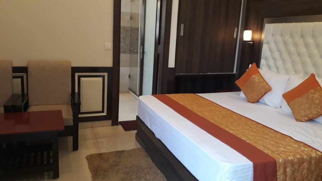 The Royal Orbit主图