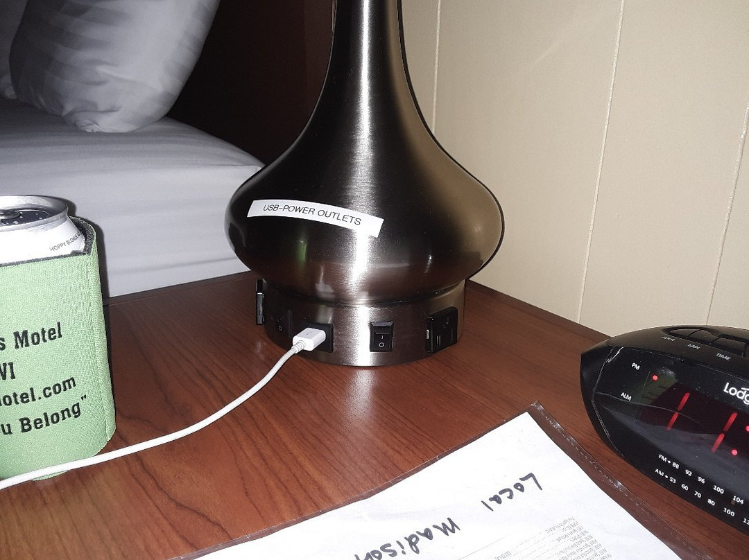 'tween The Lakes Motel主图