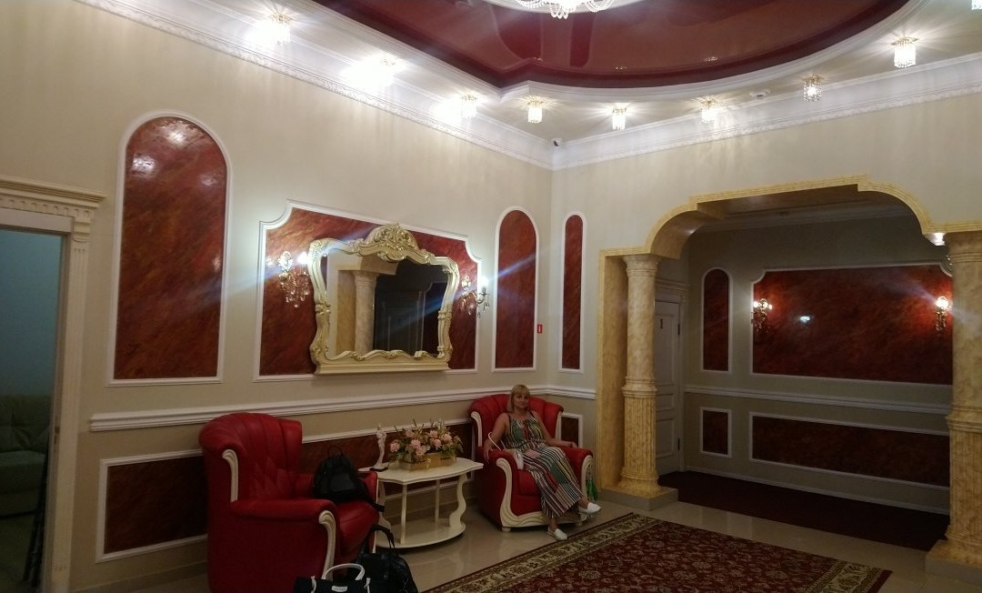 Versailles Hotel主图