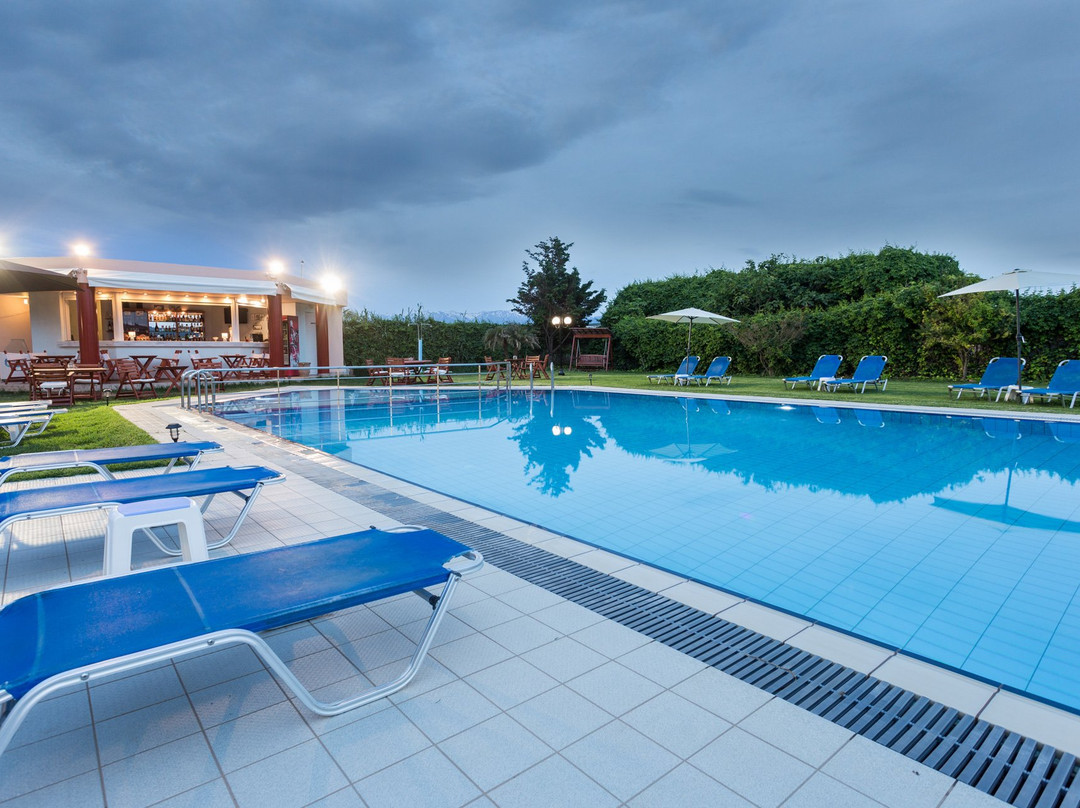 Alonia Apartments主图