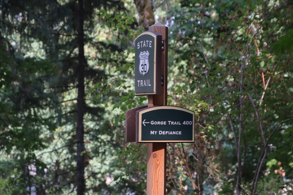 Hole-in-the-Wall Falls-Cascade Locks必去景点