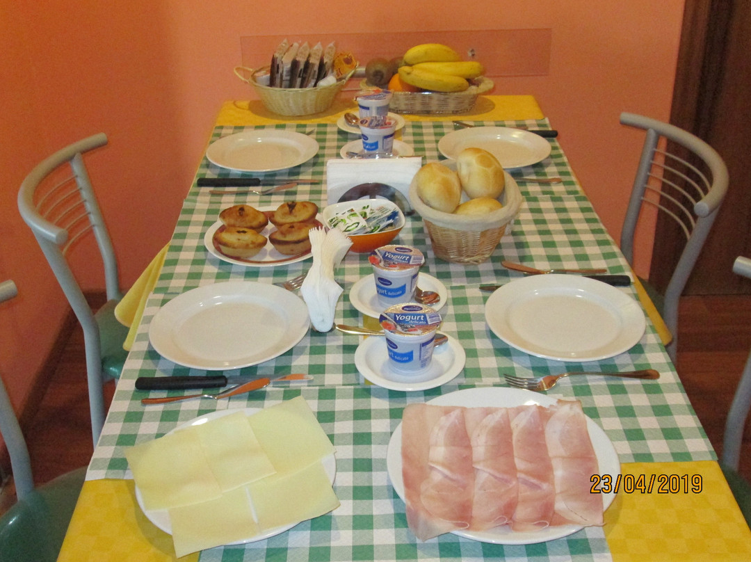 Tropical Hotel主图