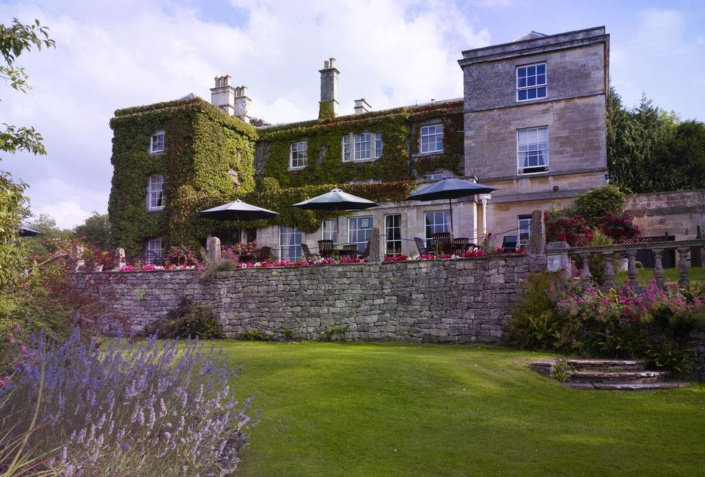 伯利法院酒店主图