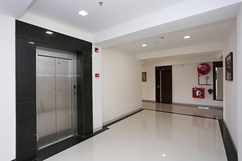 Capital O 18826 Hotel Emerald主图