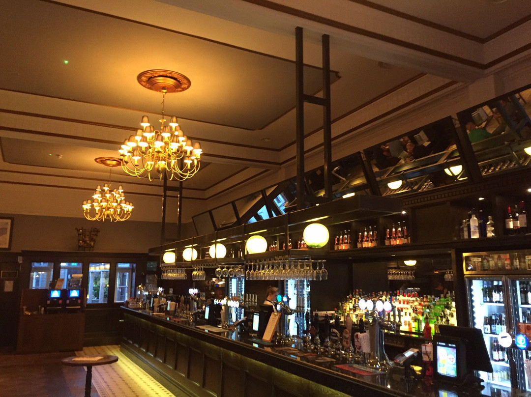 The George Hotel主图