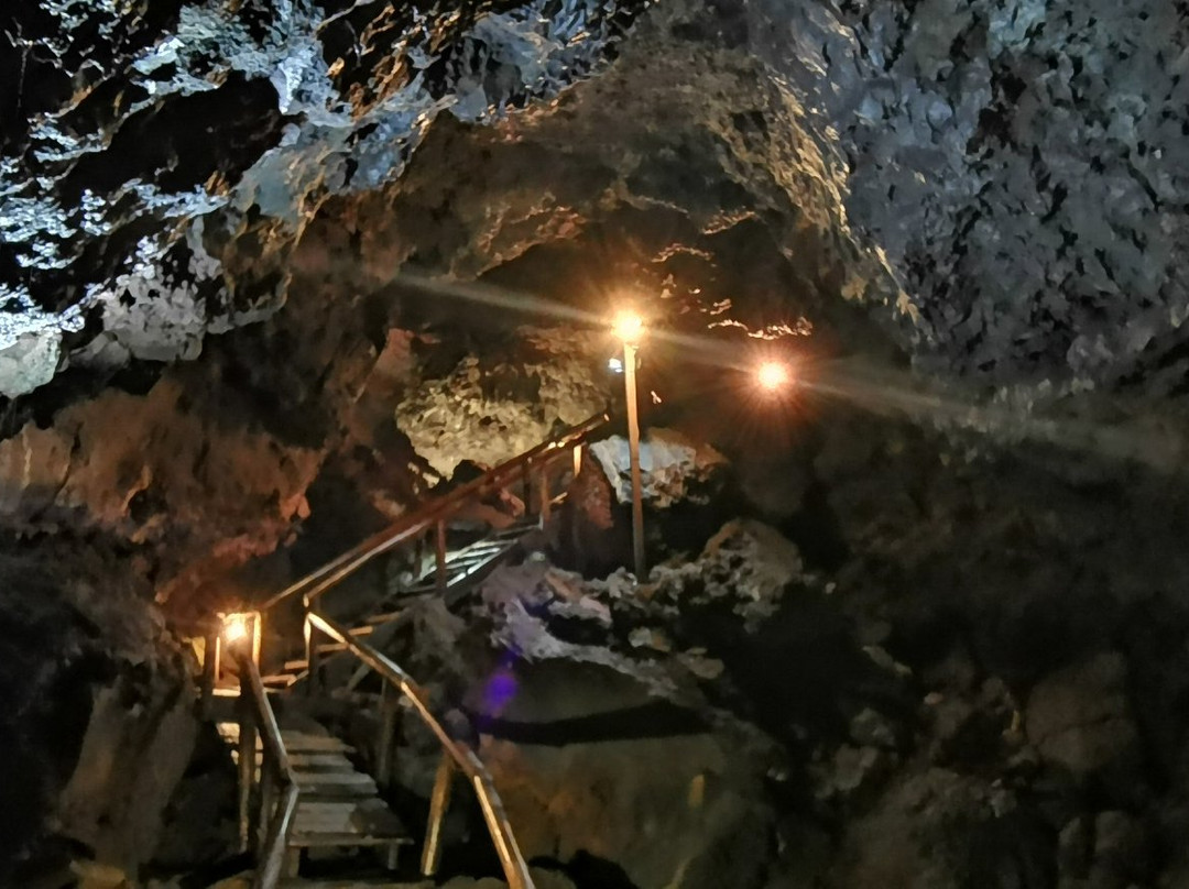 Villarrica Volcanic Caves-普孔必去景点