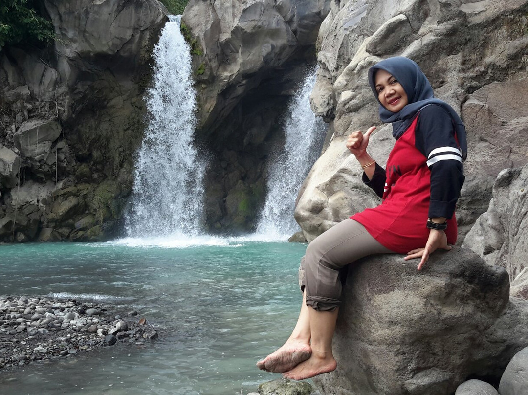Dewi Selendang Waterfall景点图片