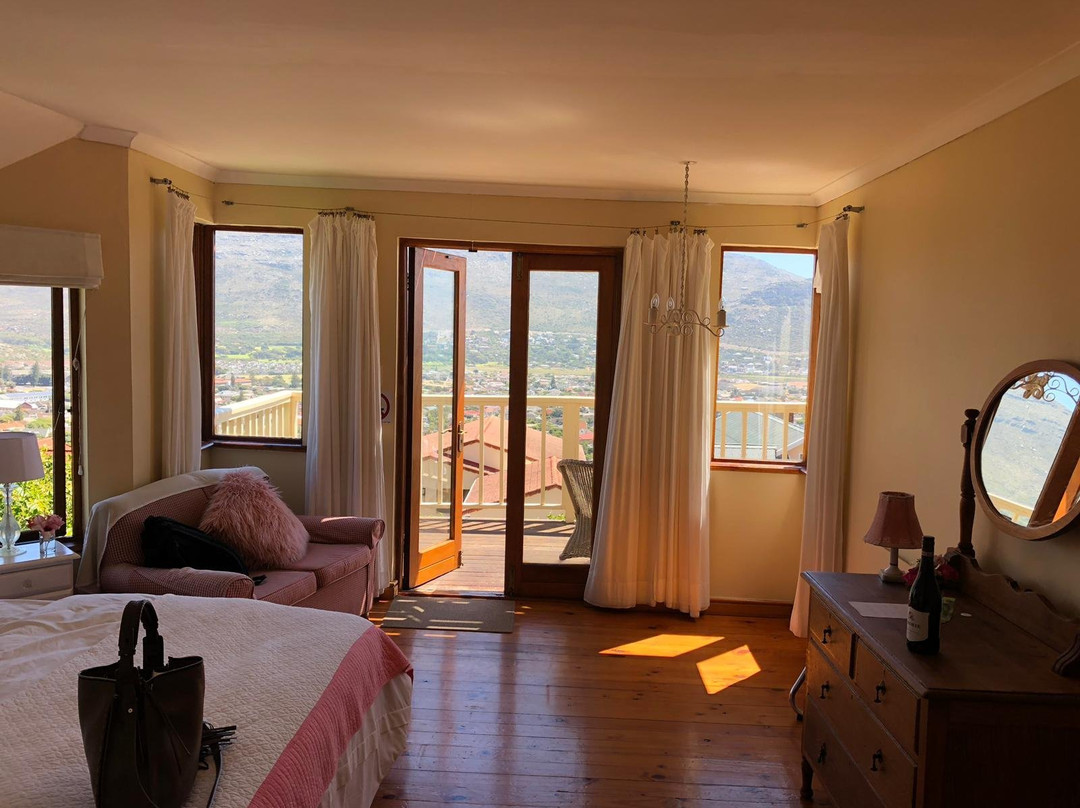 Tranquility Guest House主图