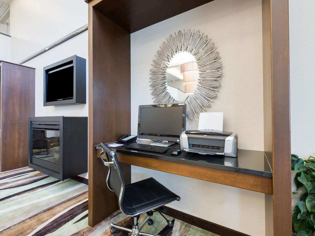 Off Shore Inn & Suites主图