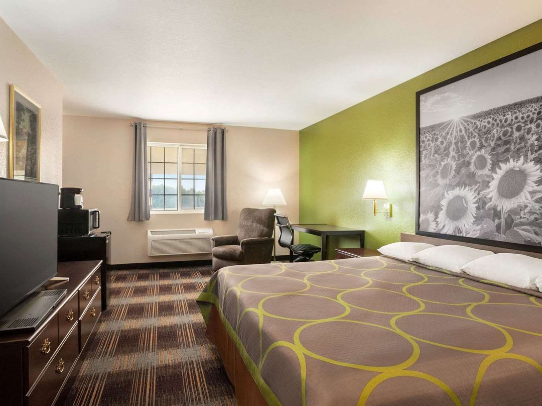 Super 8 by Wyndham Holton主图